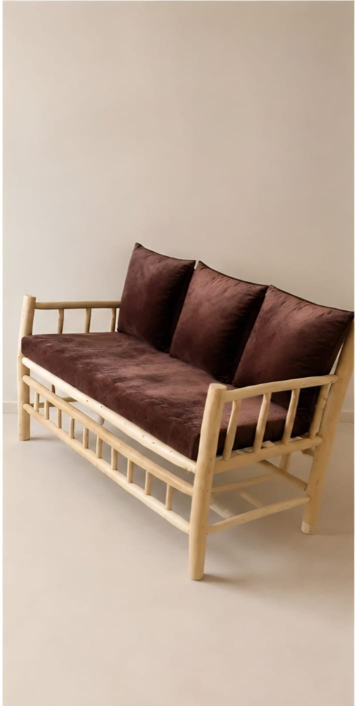 Banquette artisanale avec coussins bruns